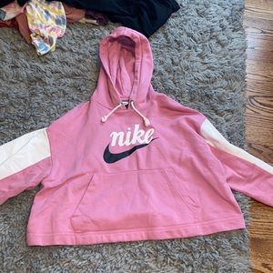 nike cropped hoodie